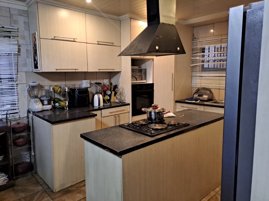 3 Bedroom Property for Sale in Geelhoutpark North West